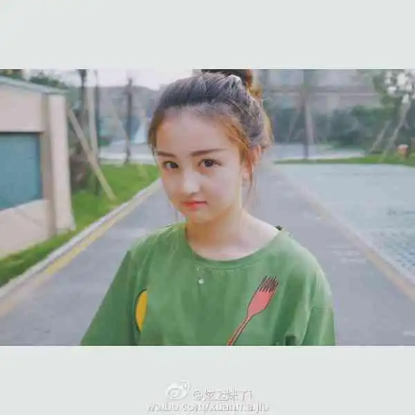 适合13岁女生的qq头像