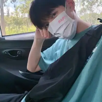 很阳光又很励志的耐看男生头像2022很阳光的又很简单的男头
